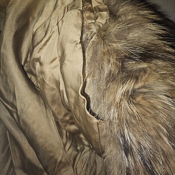 Beautiful Full Length Tanuki Raccoon Fur Coat - Picture 8 of 11